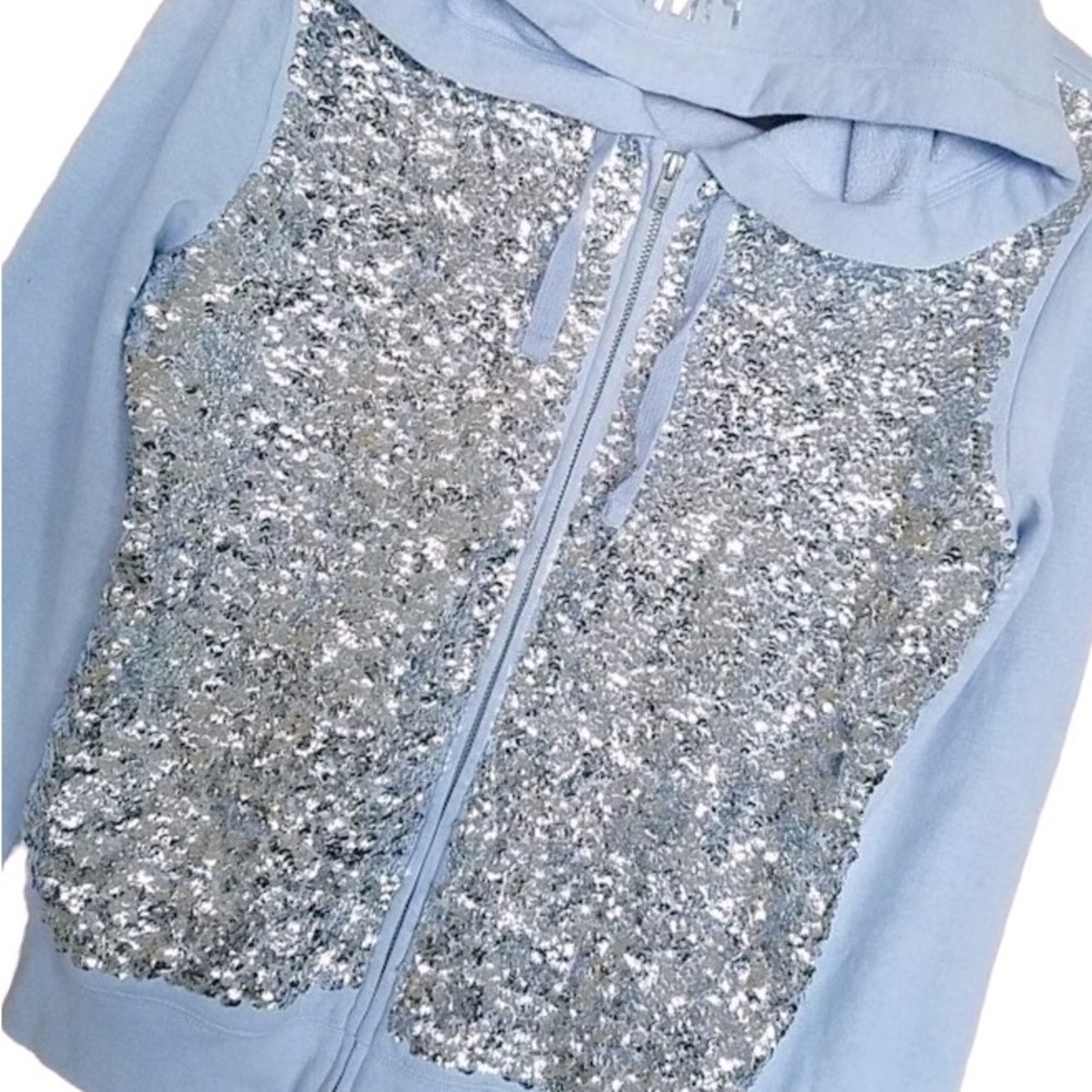 Bling Bling Hoodie Victoria’s Secret PINK.
M - Lavender (light purplish blue)